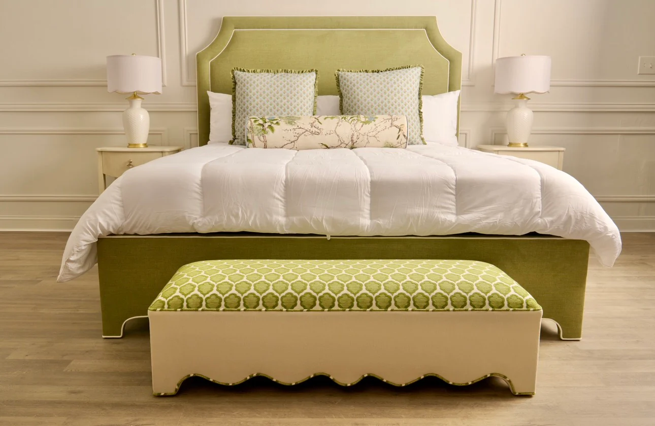 60ā L Scalloped End of Bed Bench in Green Thibaut Fabric - Image 3