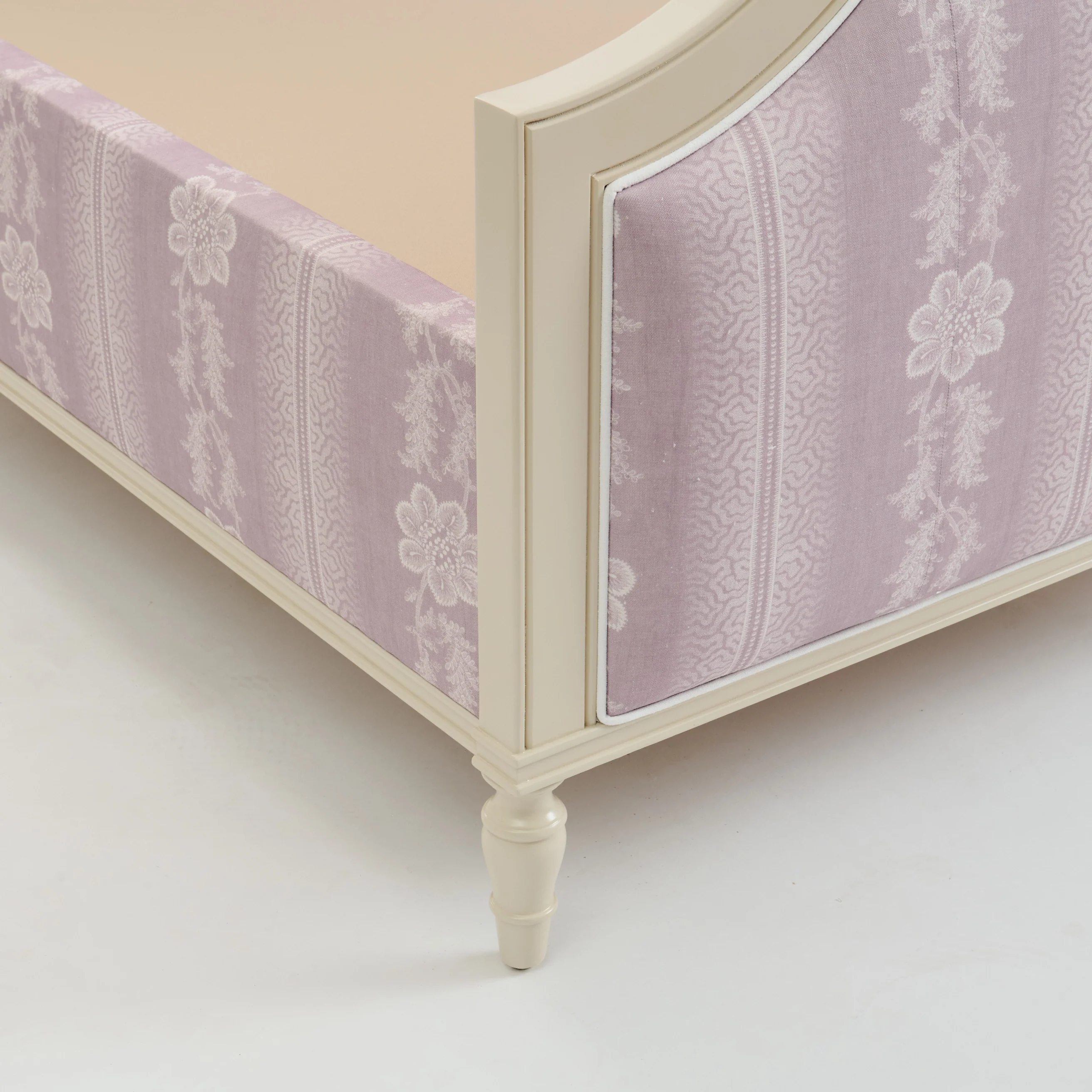 The Arabella King Platform Bed - Daphne Linen Fabric in Lilac - Image 4