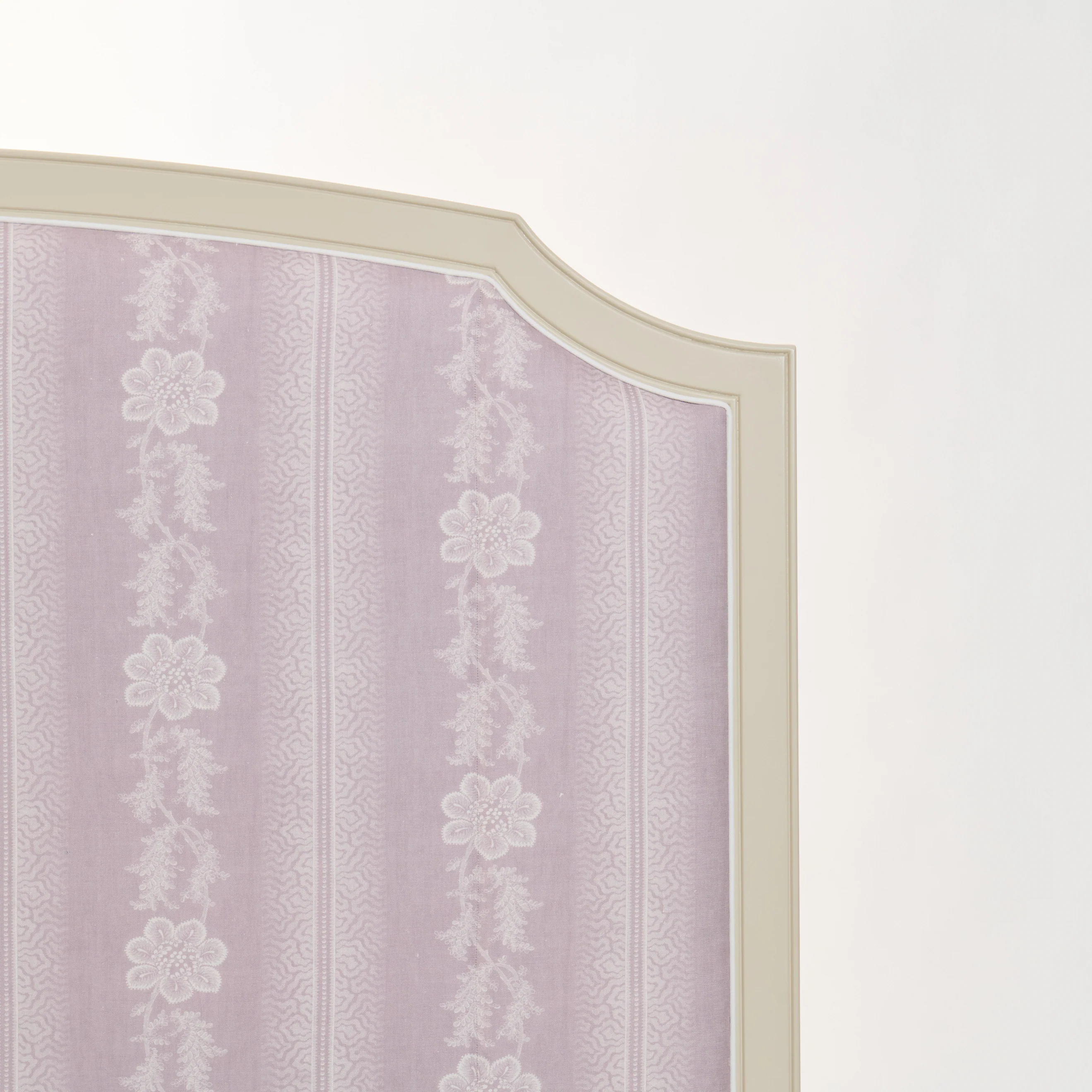 The Arabella King Platform Bed - Daphne Linen Fabric in Lilac - Image 7
