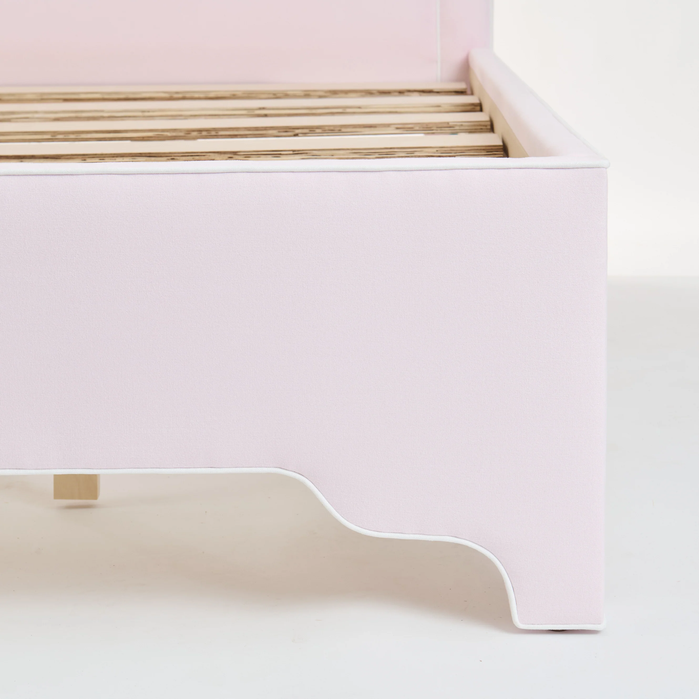 65”H Queen Upholstered Platform Bed - Scalloped Legs - Powder Pink Woven Fabric with White Pink - Image 5