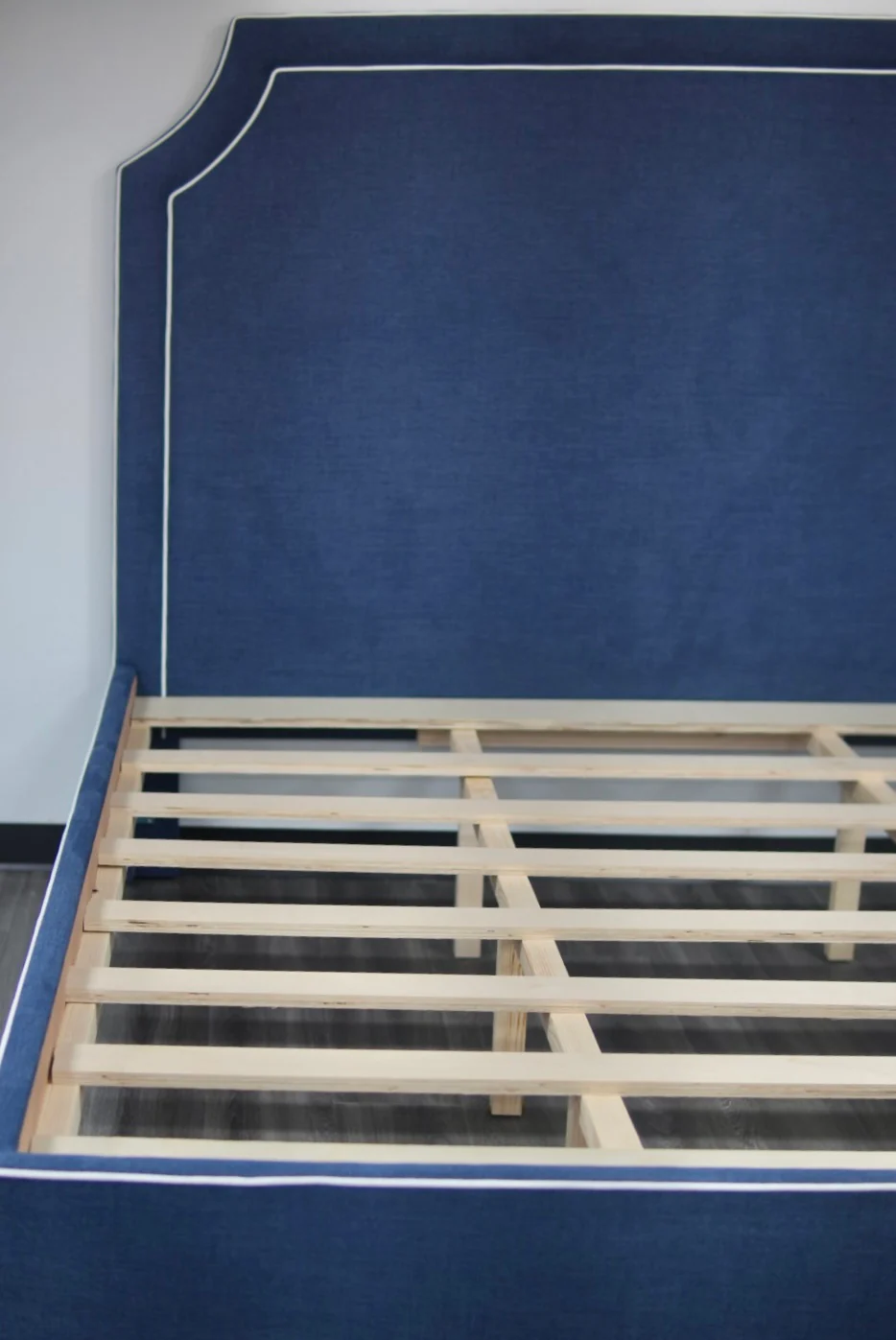65"H King Upholstered Platform Bed - Scalloped Legs - Navy Woven Fabric with White Trim - Image 7