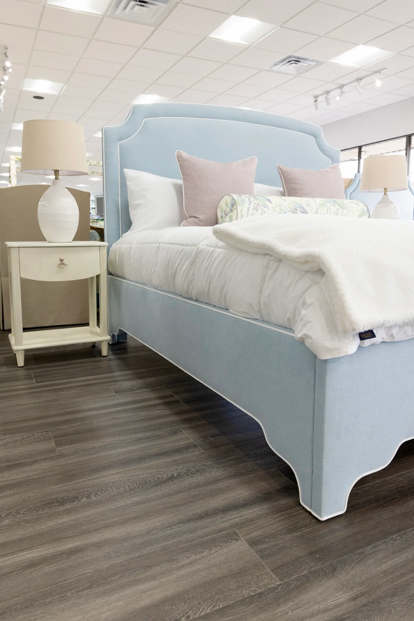 Aliana King Platform Bed - Scalloped Legs - Sky Blue Woven Fabric with White Trim - Image 3