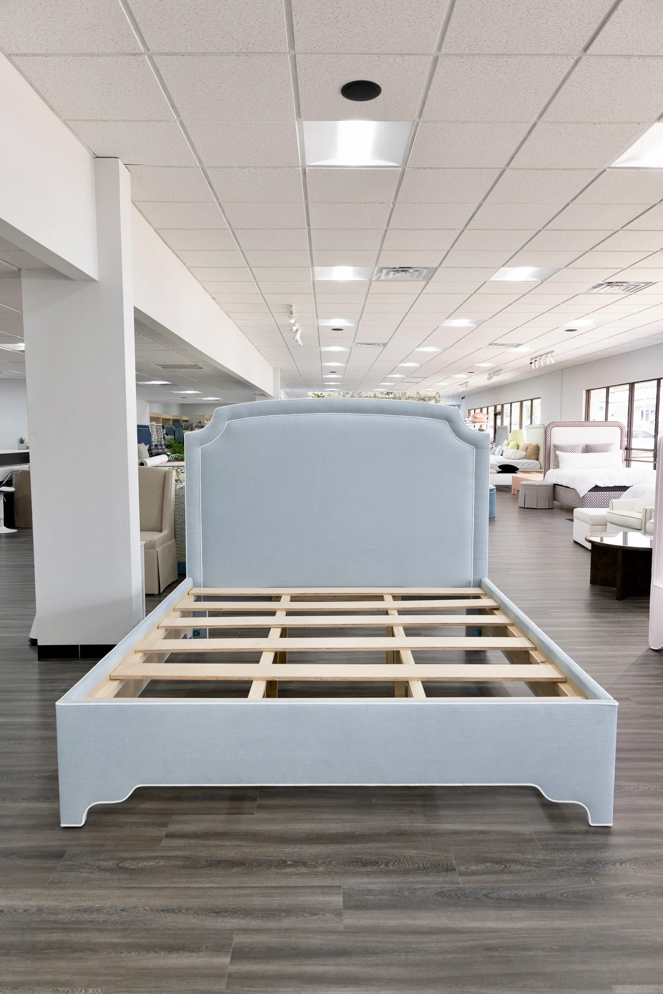 Aliana King Platform Bed - Scalloped Legs - Sky Blue Woven Fabric with White Trim - Image 4