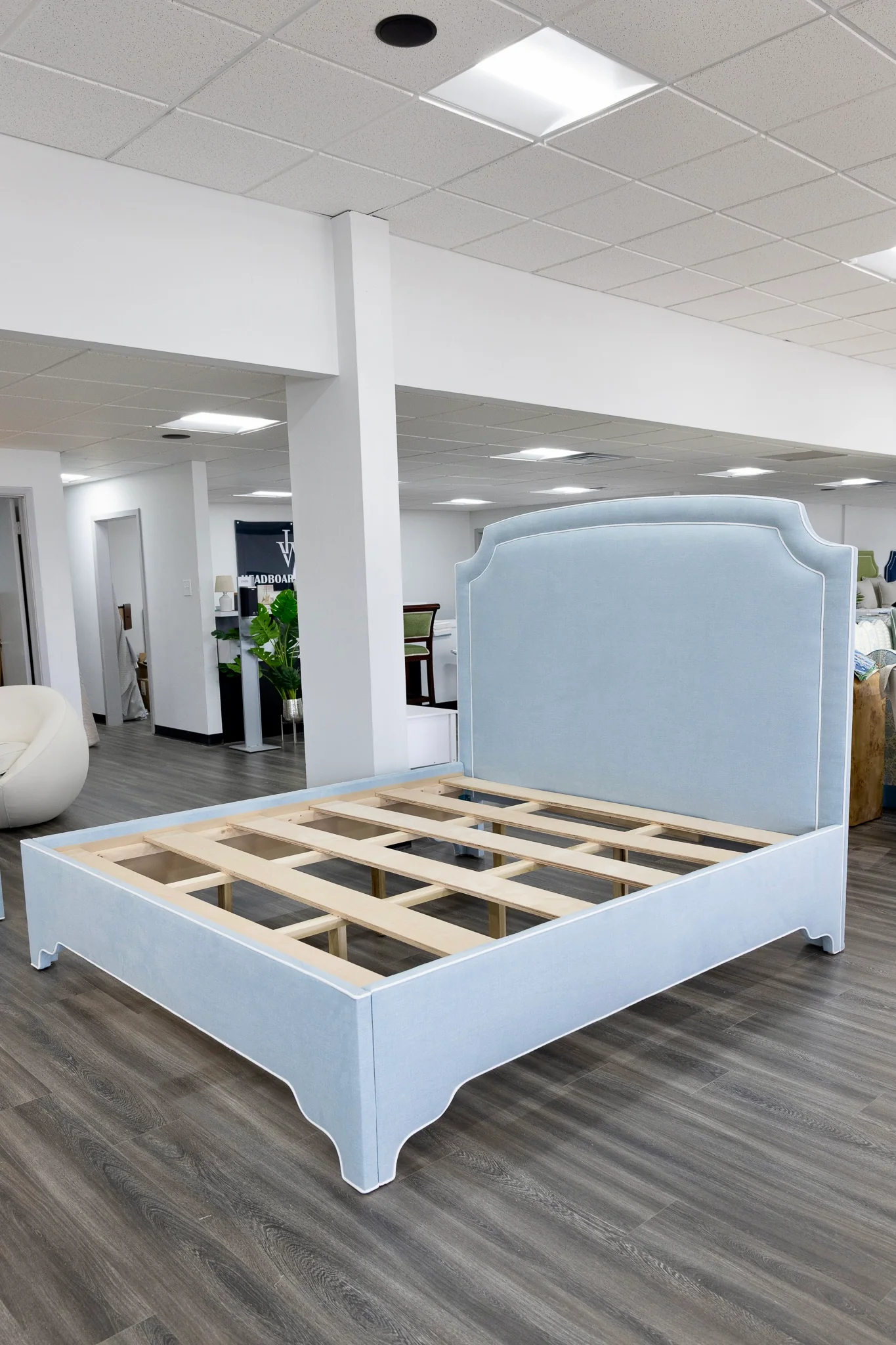 Aliana King Platform Bed - Scalloped Legs - Sky Blue Woven Fabric with White Trim - Image 7