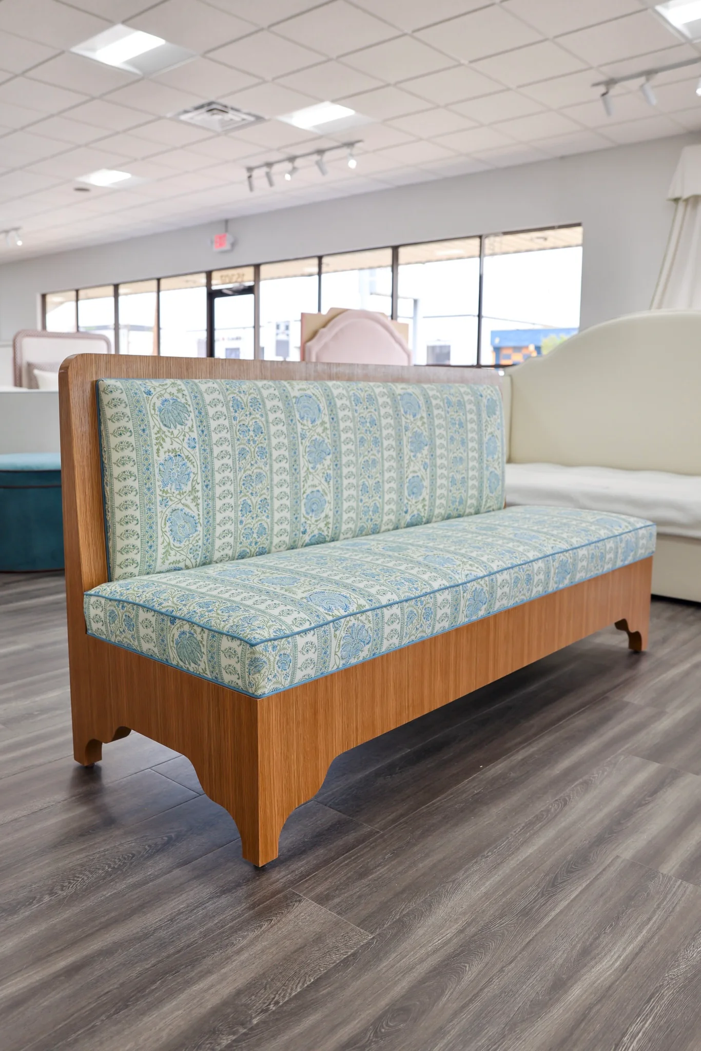 Lorraine White Oak Banquette – Lee Jofa Indiennes Fabric - Blue Trim - Image 2