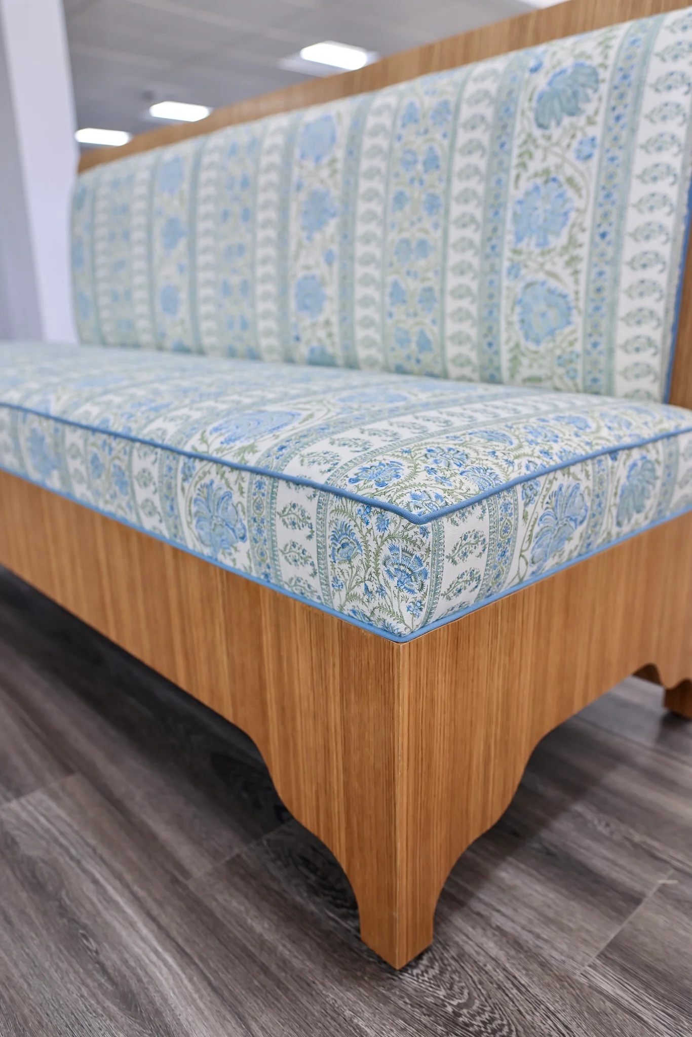 Lorraine White Oak Banquette – Lee Jofa Indiennes Fabric - Blue Trim - Image 3