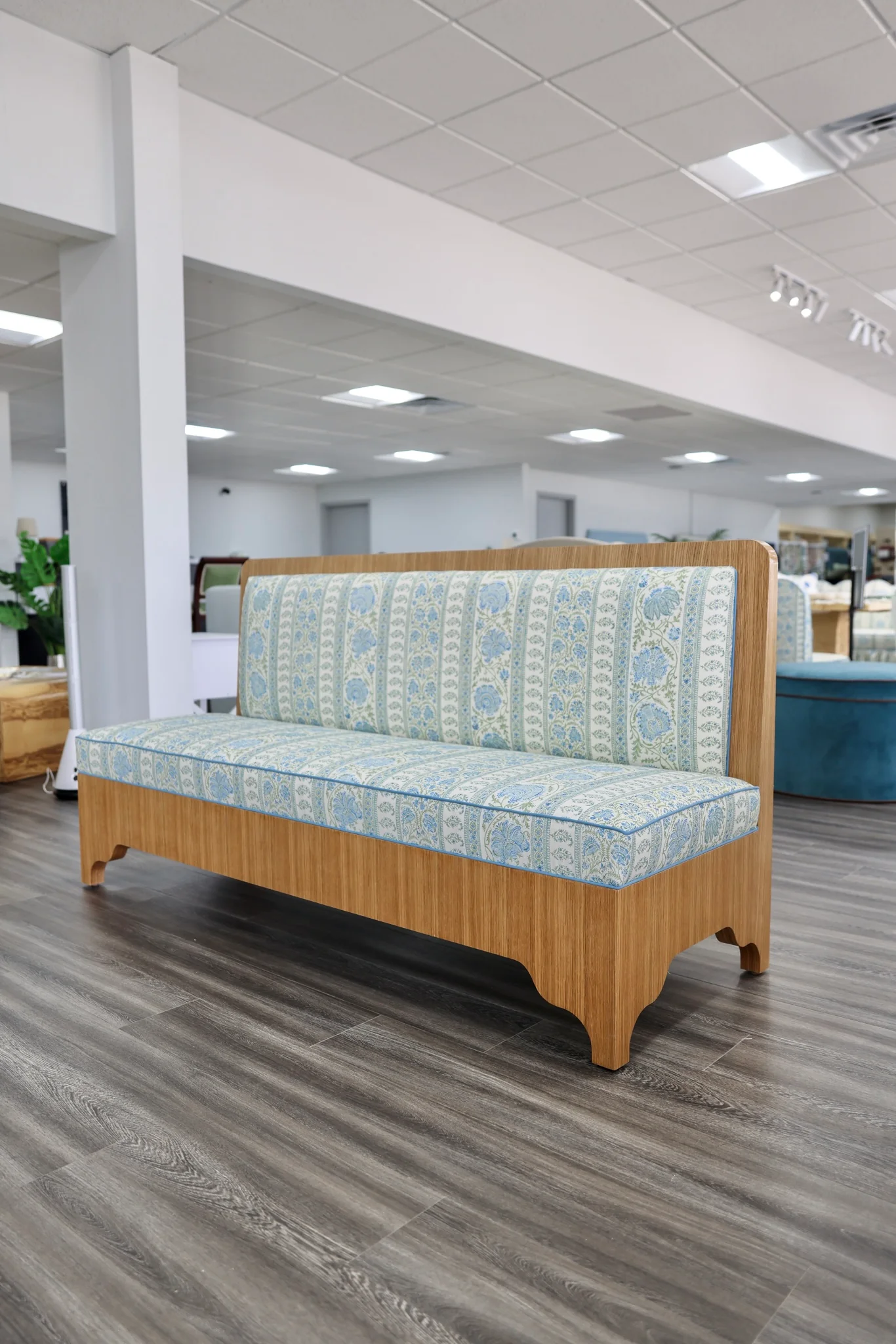 Lorraine White Oak Banquette – Lee Jofa Indiennes Fabric - Blue Trim - Image 4