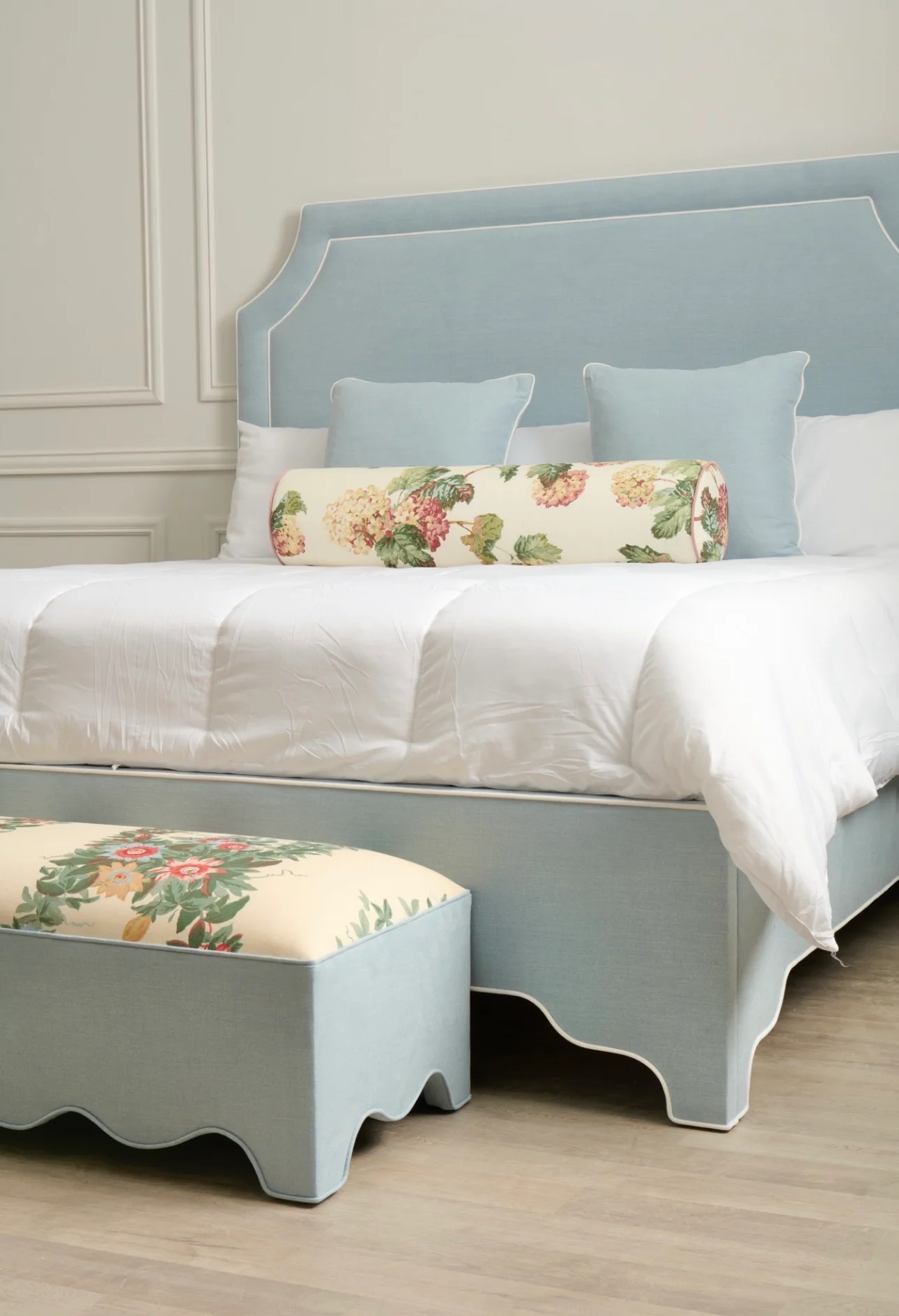 60” L Scalloped End of Bed Bench in Sky Blue Woven Fabric - White Trim - Image 3