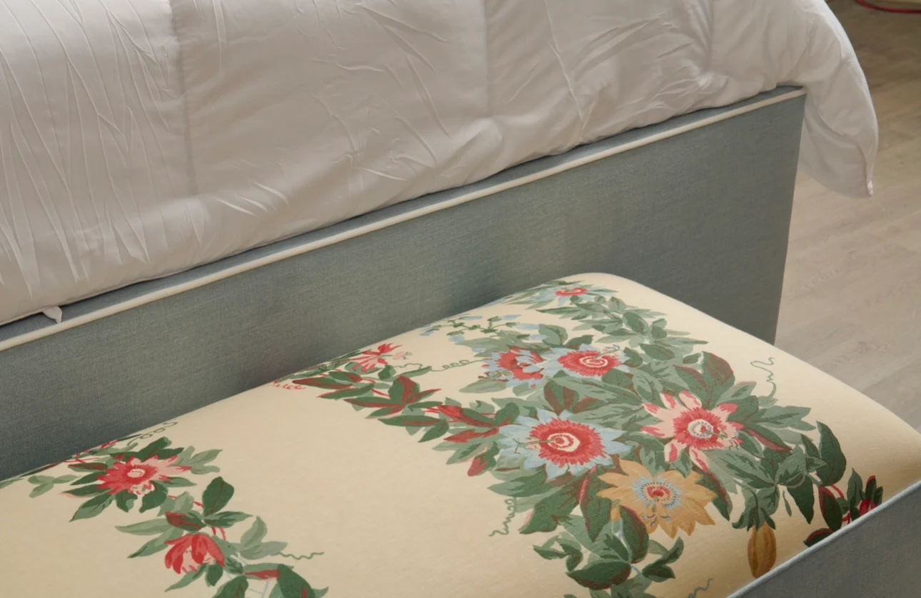 60” L Scalloped End of Bed Bench in Sky Blue Woven Fabric - White Trim - Image 5