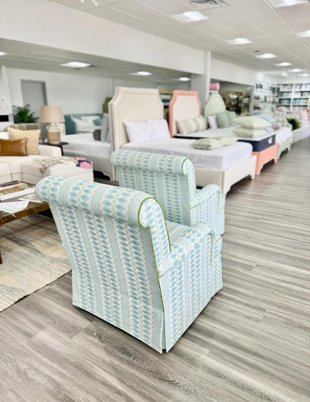 Tight back Waterfall Lounge Chair in Print Fabric - Contrast Piping - Image 10